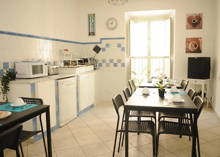 Re Monti Oda ve Kahvaltı 4*