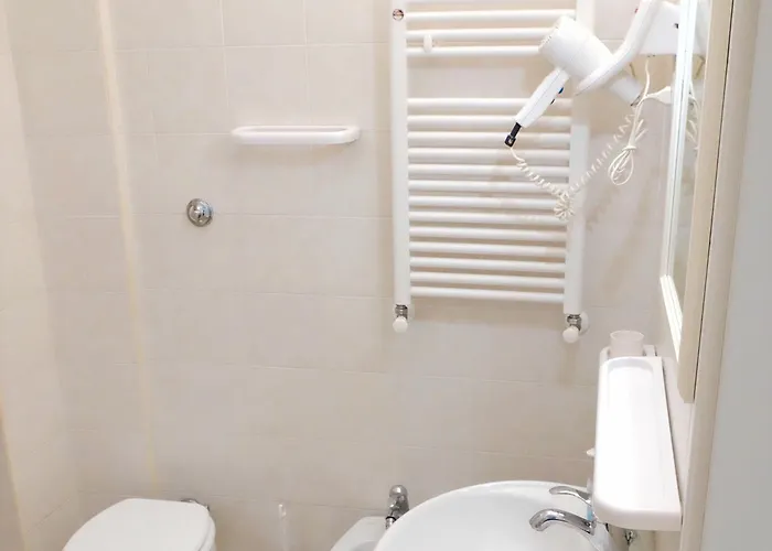 Re Monti Oda ve Kahvaltı 4*