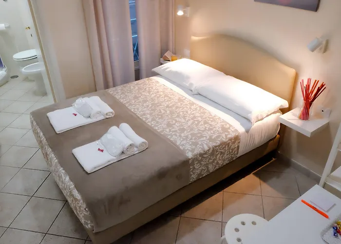 Re Monti Oda ve Kahvaltı 4*