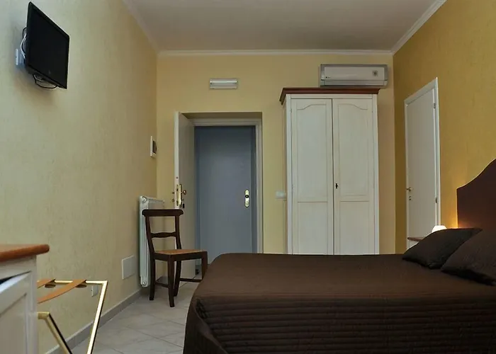 Re Monti Oda ve Kahvaltı 4*
